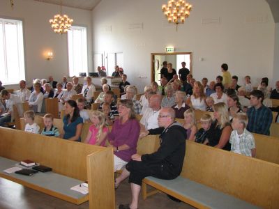 Stora och små  möts i Gudstjänsten!