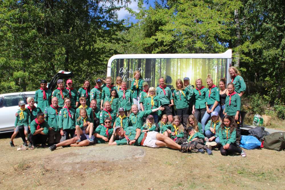 Detta är inte en bild på scoutstugan utan på vår släpkärra som du kan hyra av oss...
